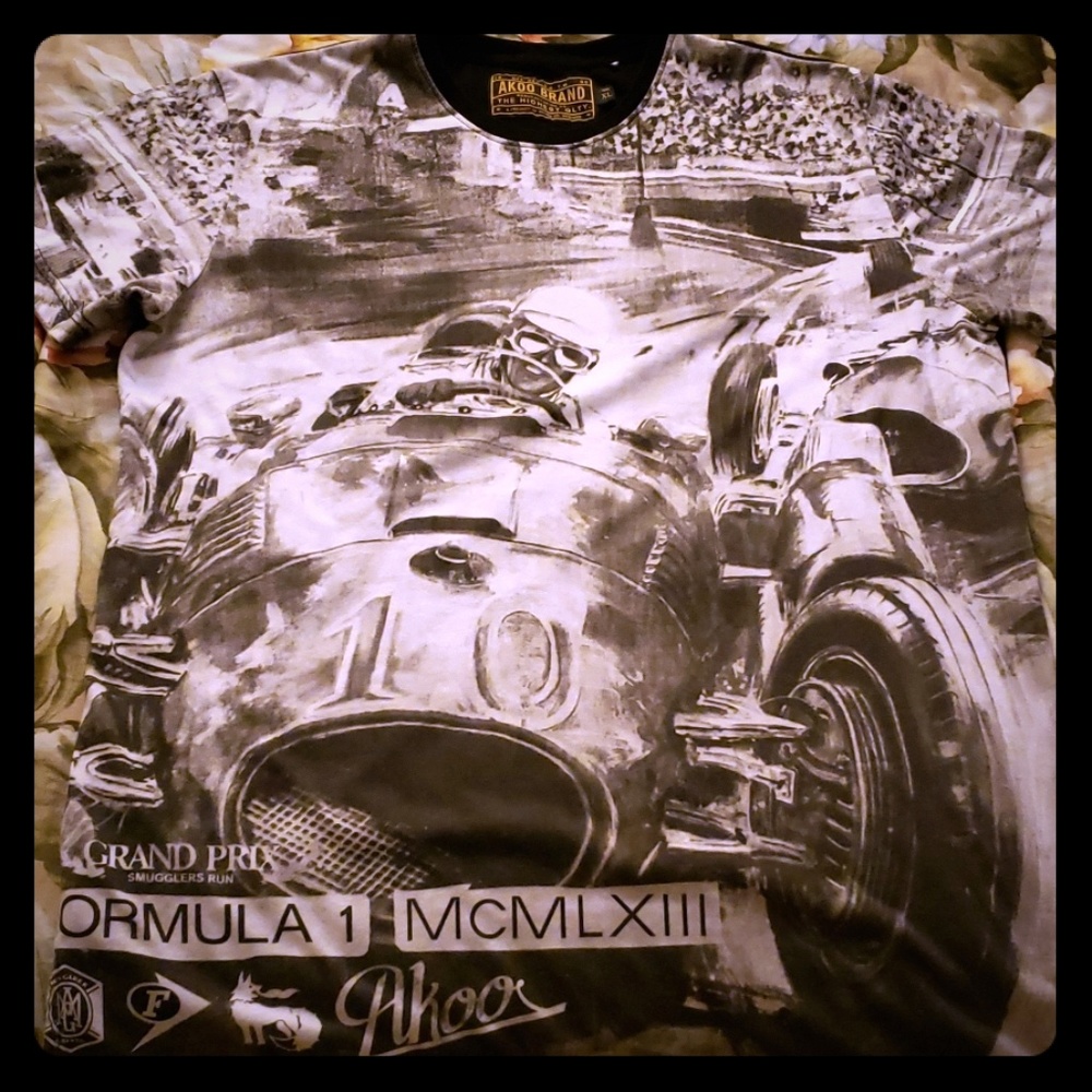 Used Akoo tshirt